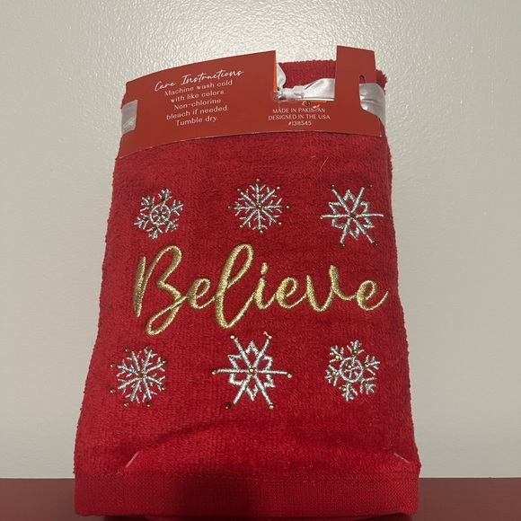 Red and Gold Hand Towels Set - set of 2 - Picture 2 of 3